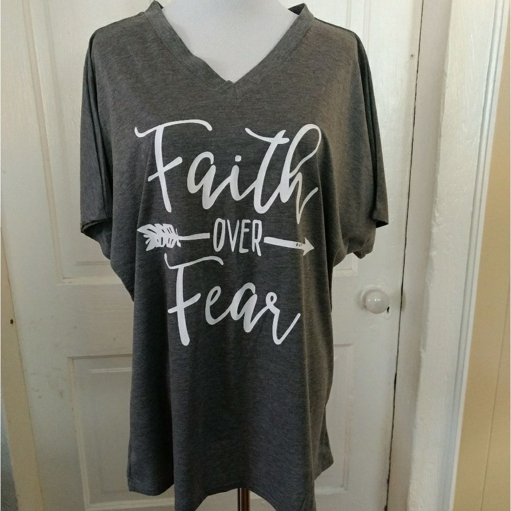 New "Faith over Fear" Gray Large T-SHIRT